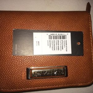 Tahari wallet
